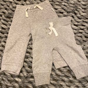2 gray sweatpants (0-3m)